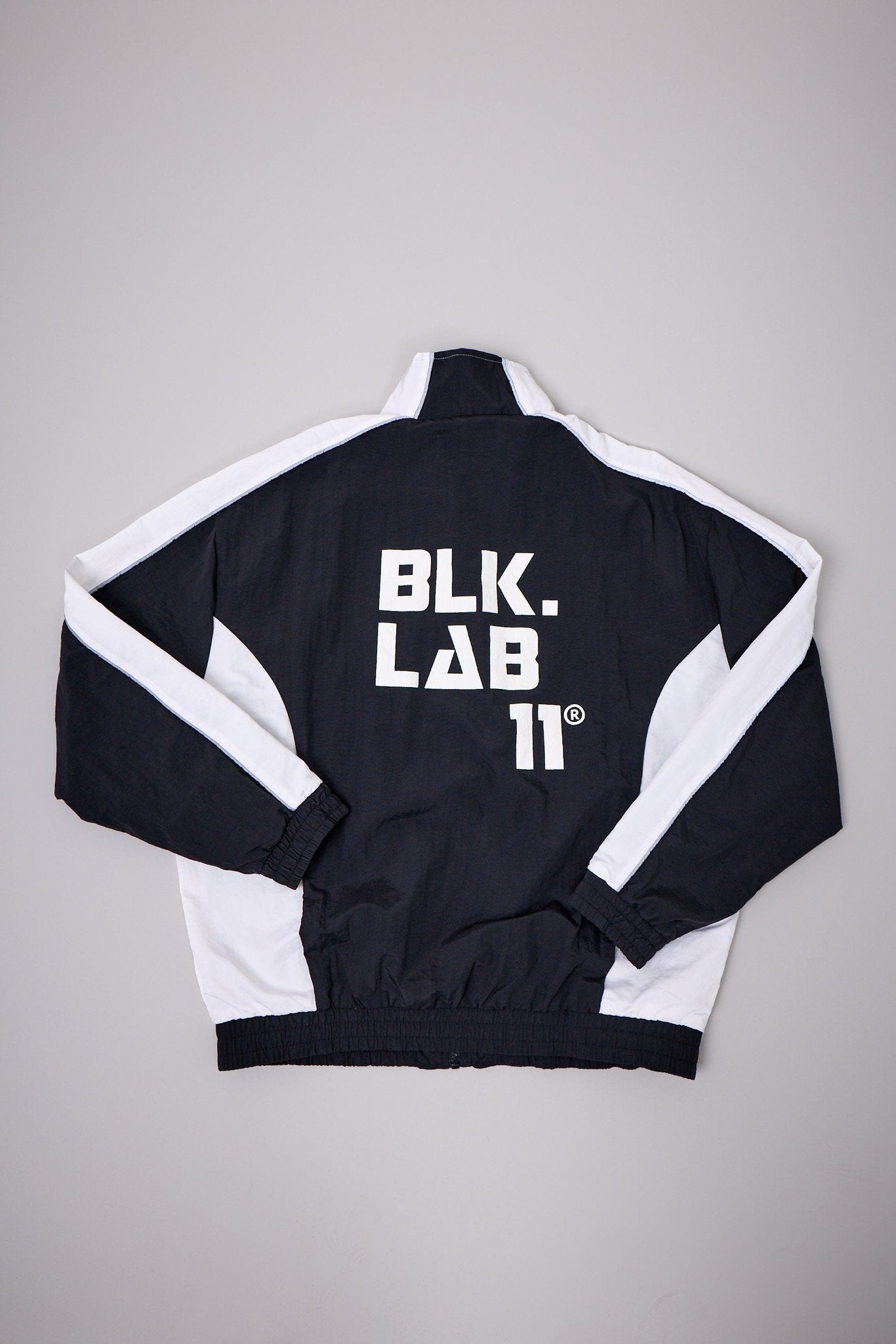 11UNSTOPPABLE WINDBREAKER