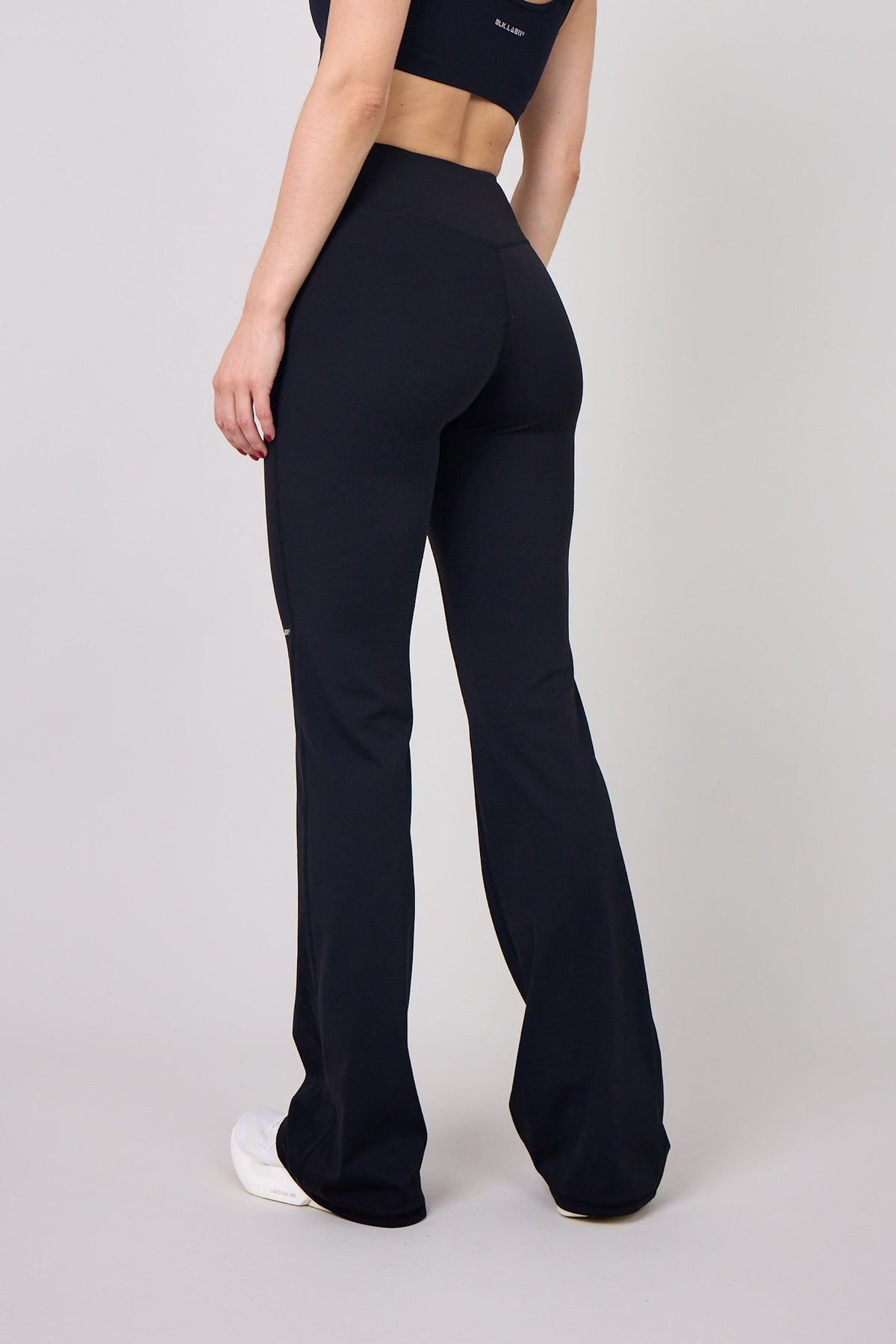 11GROUNDING FLARED PANTS